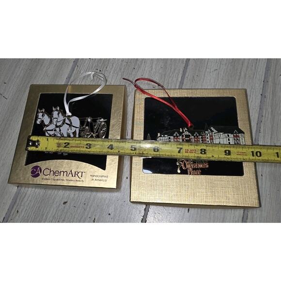 Charleston, SC ChemArt Horse drawn Carriage The Inn Christmas Place Ornament - Picture 5 of 15